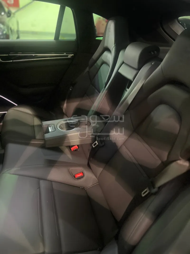 2023 Porsche Panamera Turismo