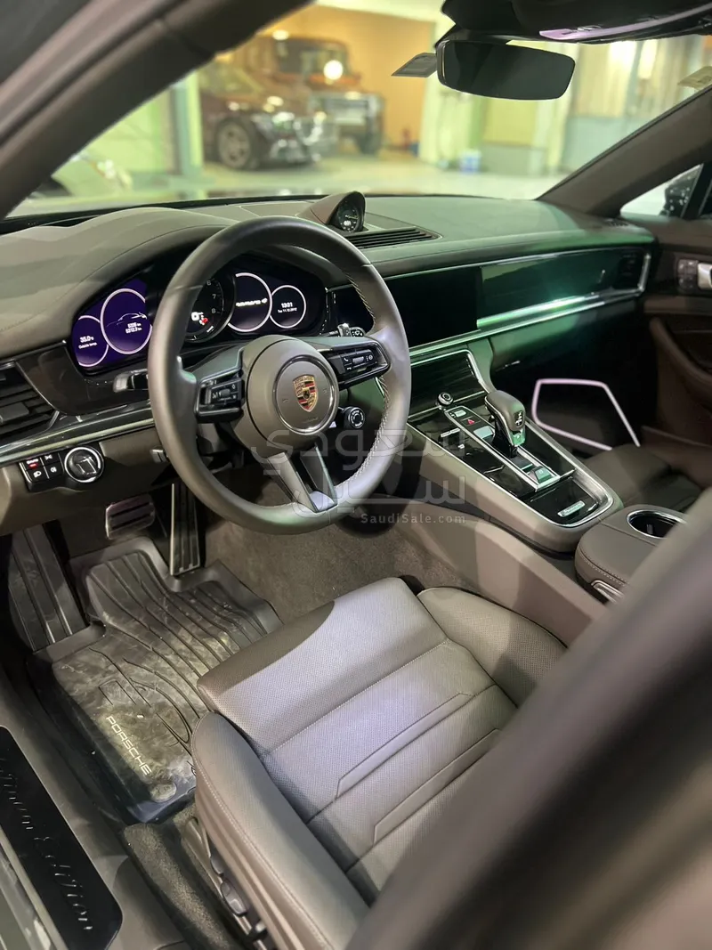 2023 Porsche Panamera Turismo