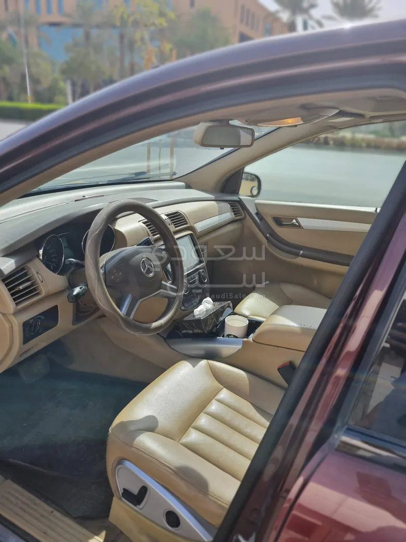 2010 مرسيدس - بنز أر 300