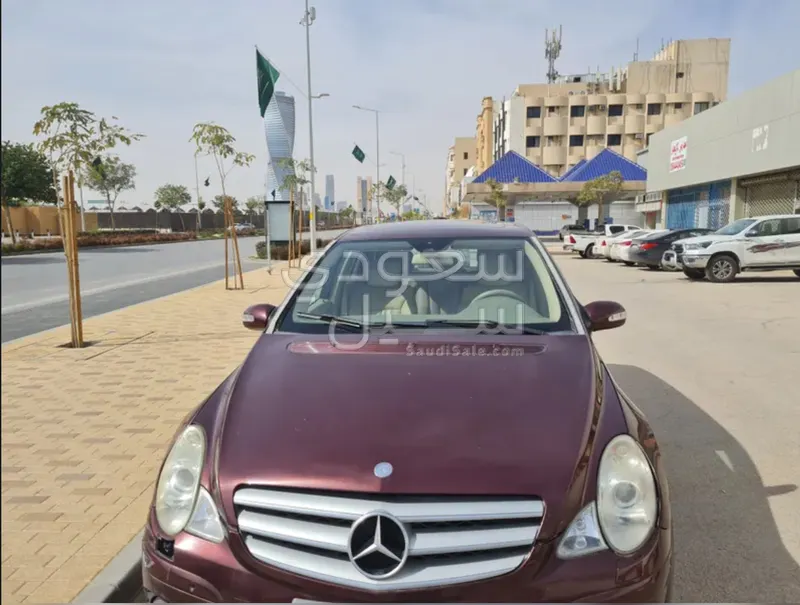 2010 مرسيدس - بنز أر 300