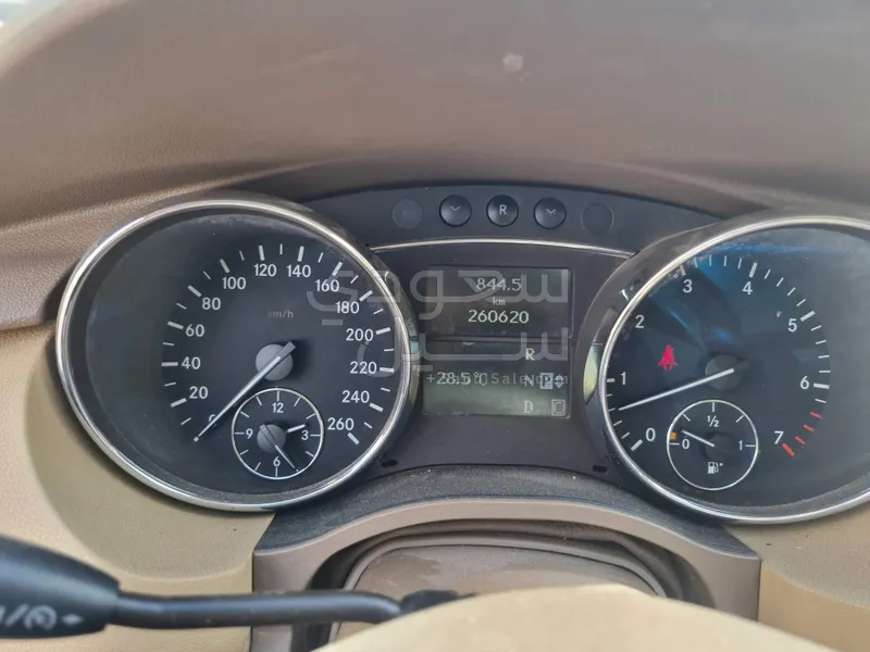 2010 مرسيدس - بنز أر 300