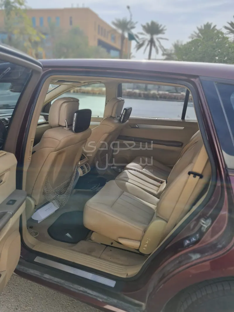 2010 مرسيدس - بنز أر 300