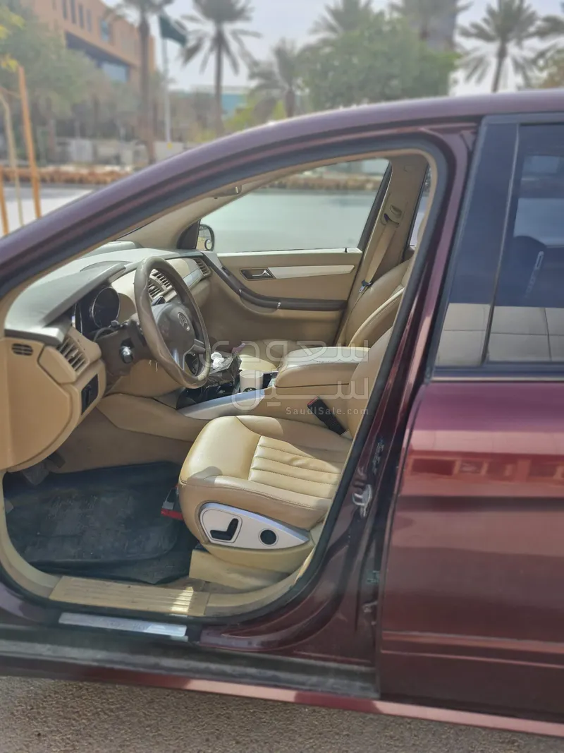 2010 مرسيدس - بنز أر 300