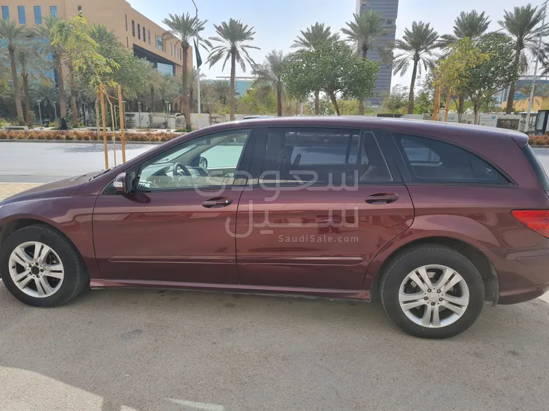 2010 مرسيدس - بنز أر 300