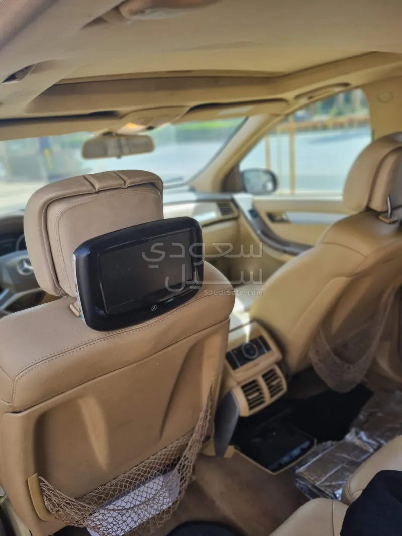 2010 مرسيدس - بنز أر 300