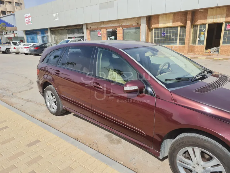 2010 مرسيدس - بنز أر 300