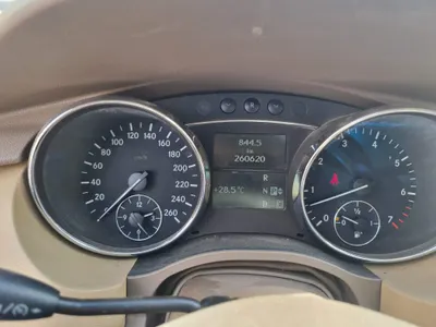 2010 مرسيدس - بنز أر 300