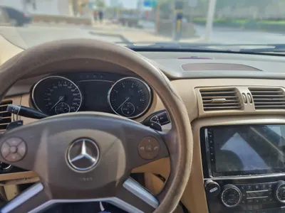 2010 مرسيدس - بنز أر 300