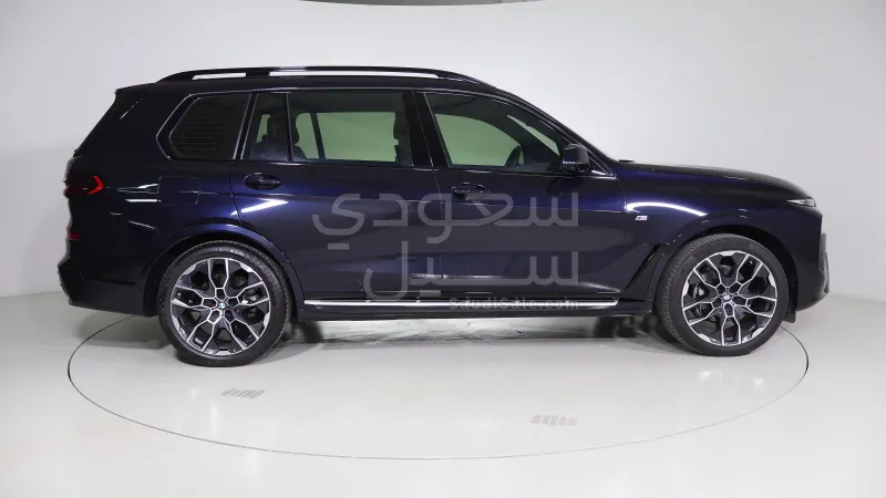 2024 BMW X Series 7 M kit