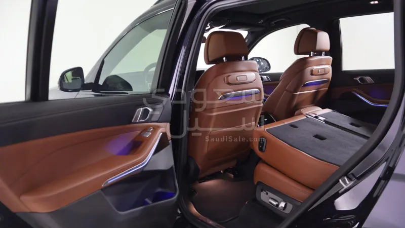 2024 BMW X Series 7 M kit