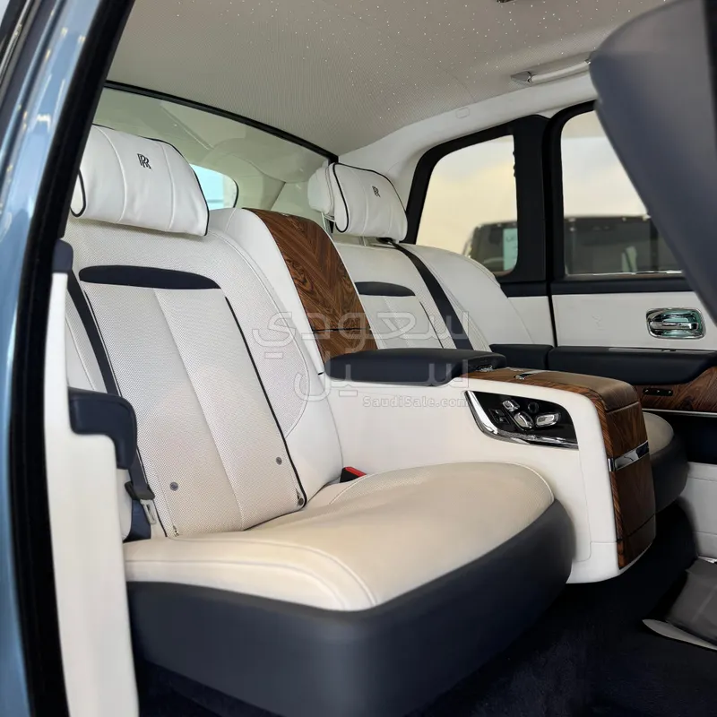 2023 Rolls-Royce Cullinan Silver Badge