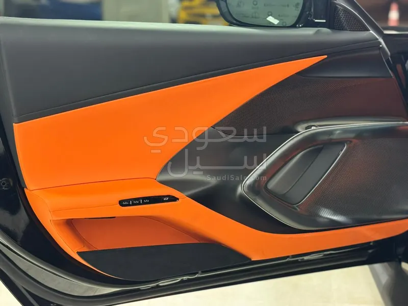 2025 فيراري 12 سيليندر