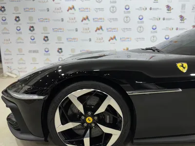 2025 فيراري 12 سيليندر