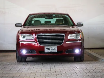 2014 كرايسلر 300 سي