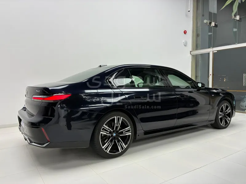 2024 BMW 7 Series 740i