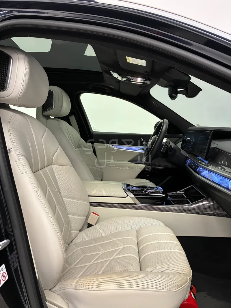2024 BMW 7 Series 740i