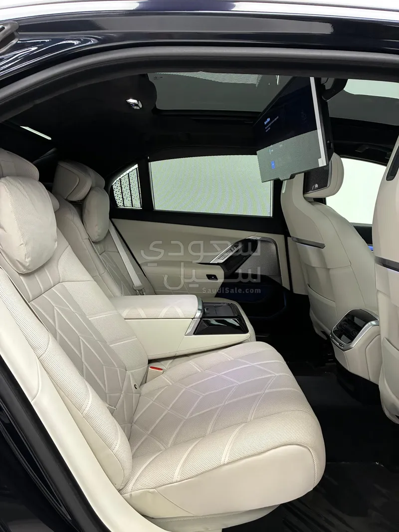 2024 BMW 7 Series 740i