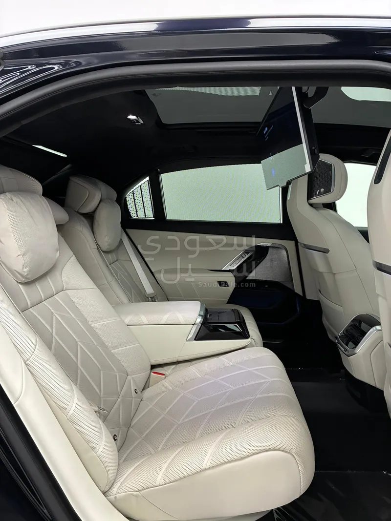 2024 BMW 7 Series 740i