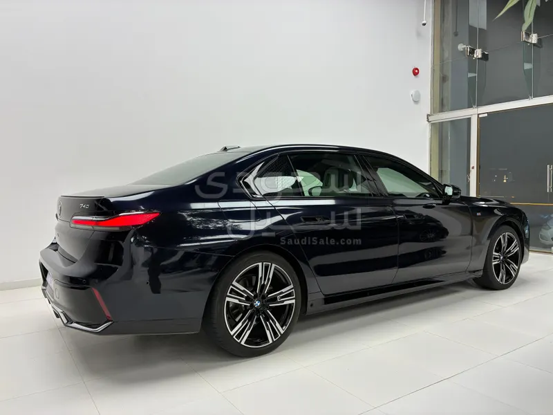 2024 BMW 7 Series 740i