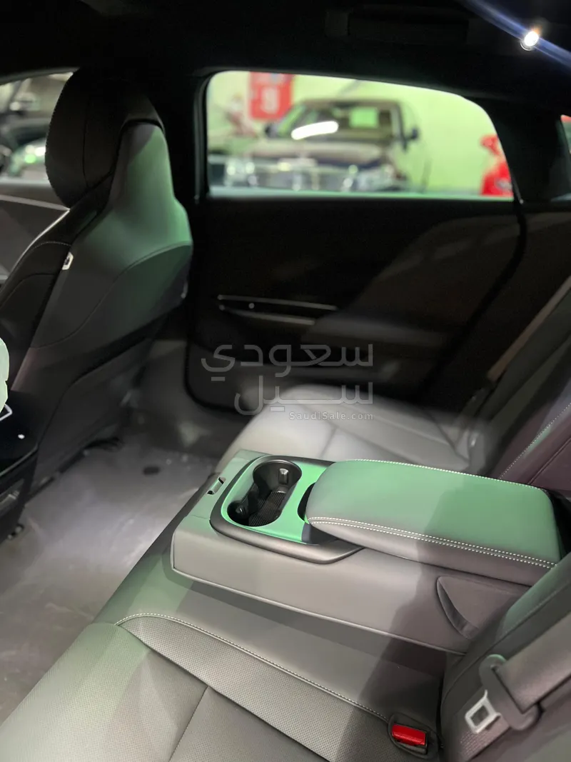 2024 لوسيد اير بيور