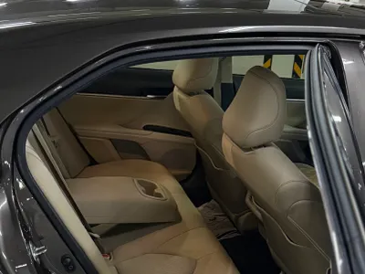 2023 تويوتا كامري جي ال اي