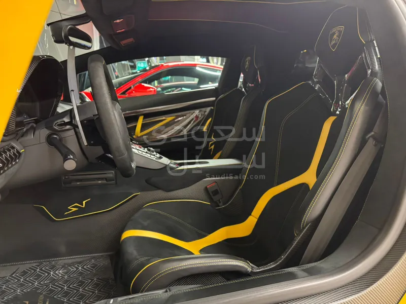 2016 Lamborghini Aventador SV