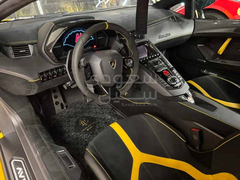 2016 Lamborghini Aventador SV