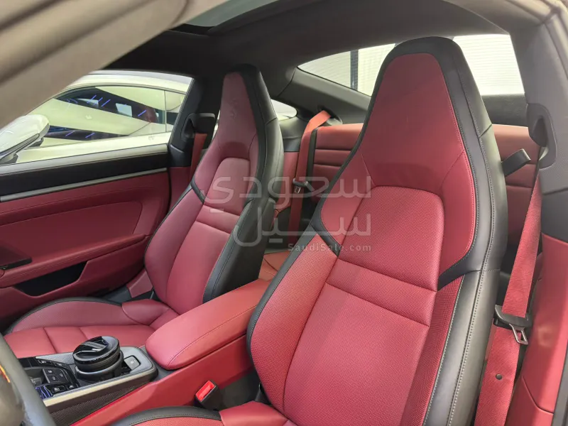 2025 Porsche 911 Carrera