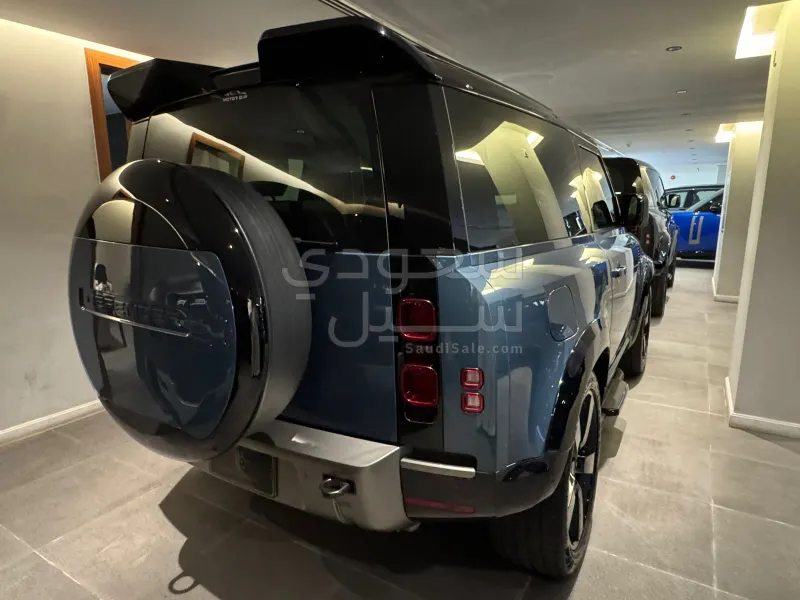2025 Land Rover Defender HSE