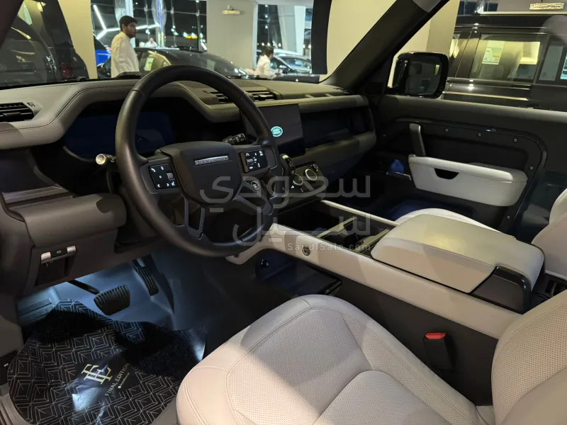 2025 Land Rover Defender HSE