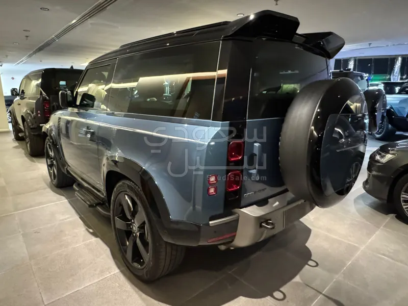 2025 Land Rover Defender HSE