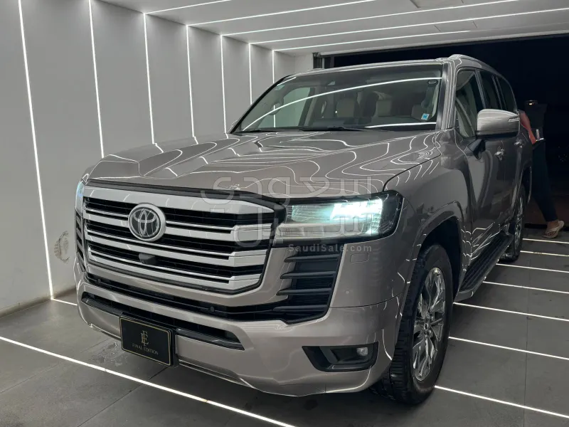 2022 Toyota Land Cruiser GXR