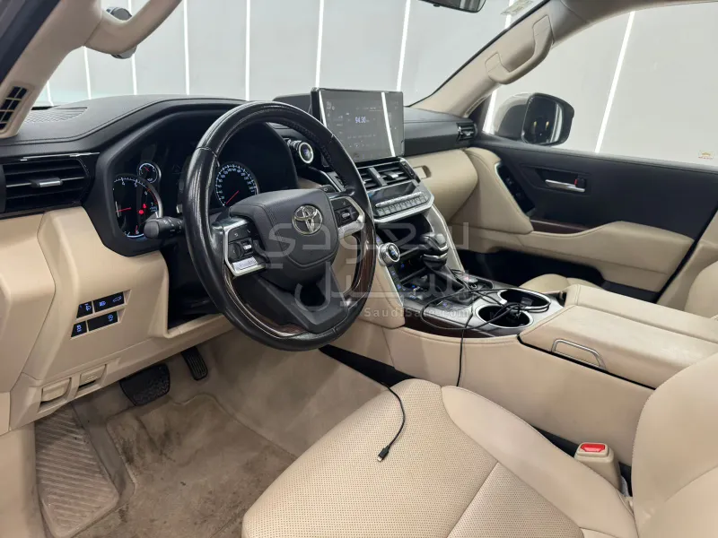 2022 Toyota Land Cruiser GXR