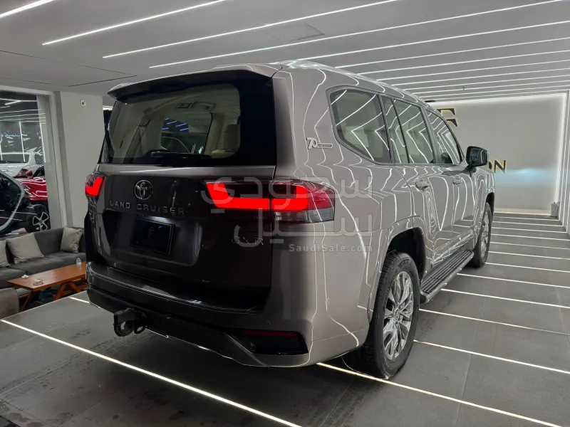 2022 Toyota Land Cruiser GXR
