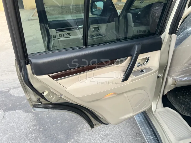 2010 Mitsubishi Pajero