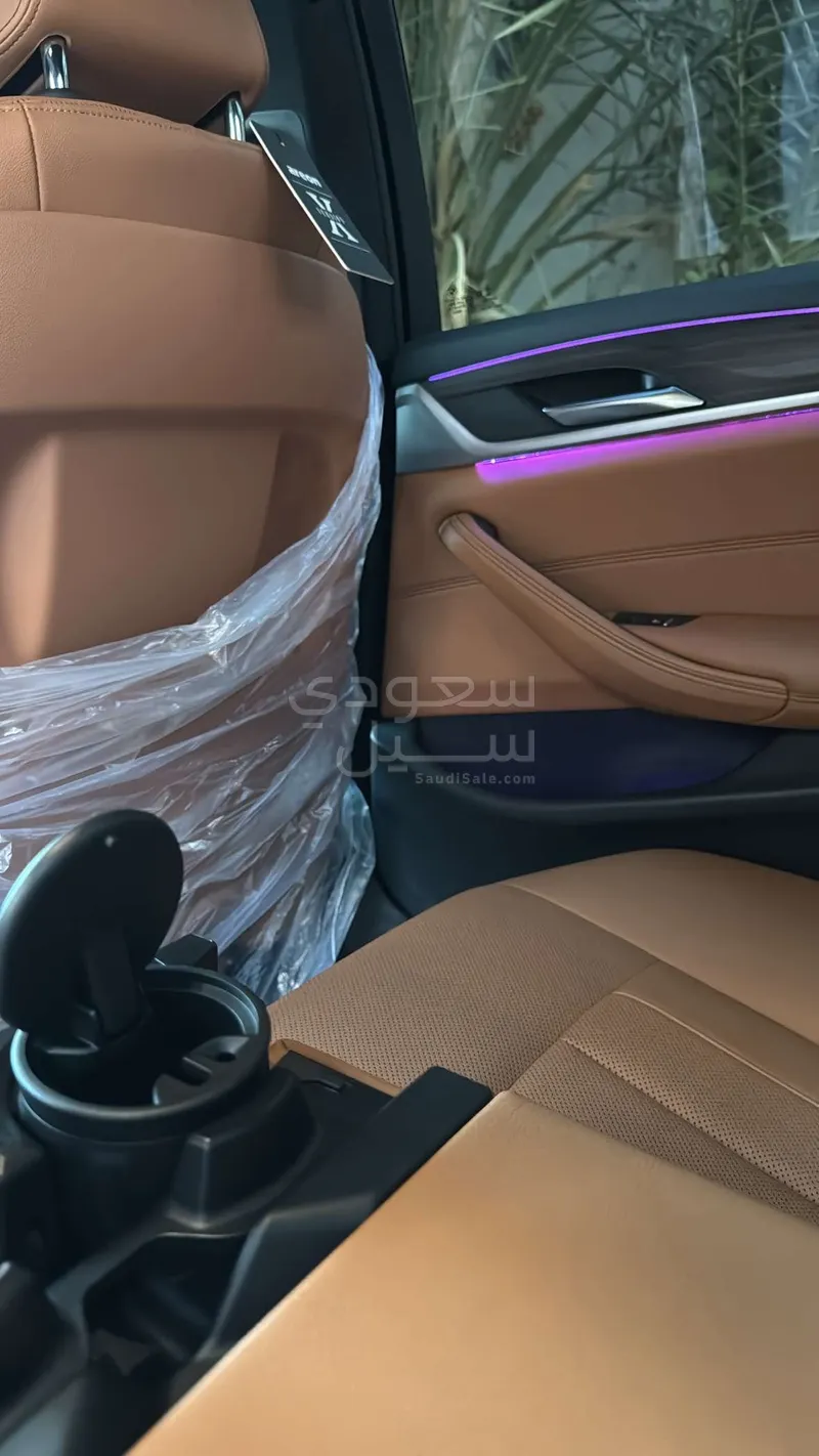 2021 بي ام دبليو الفئة الخامسة 520 أي إم كت