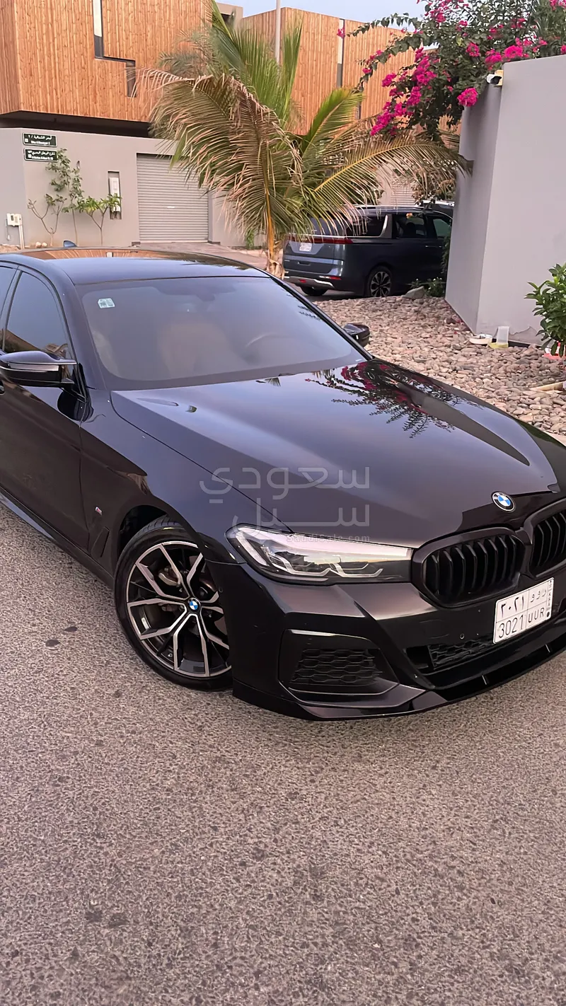 2021 بي ام دبليو الفئة الخامسة 520 أي إم كت