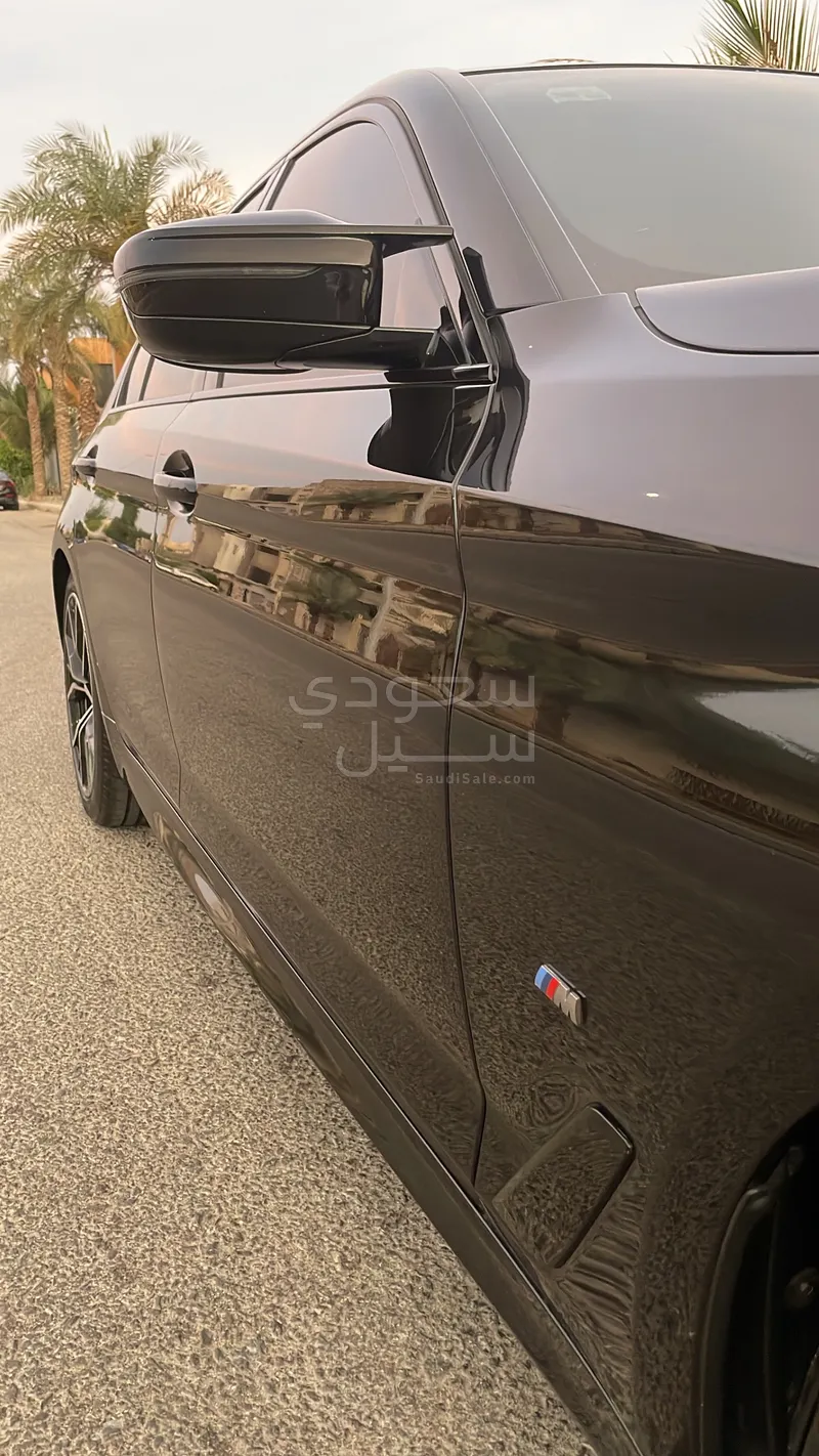 2021 بي ام دبليو الفئة الخامسة 520 أي إم كت