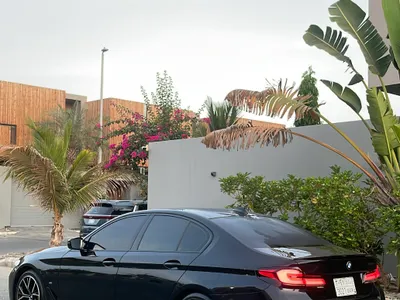 2021 بي ام دبليو الفئة الخامسة 520 أي إم كت