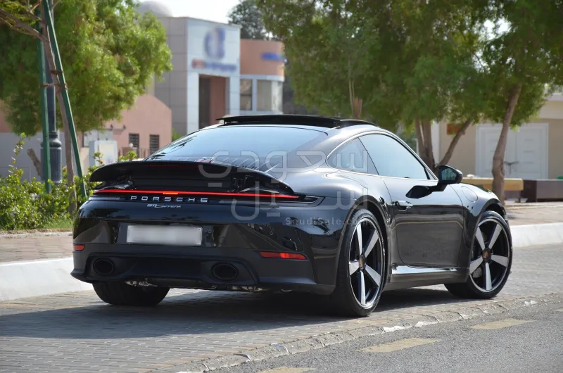 2025 بورش 911 كاريرا