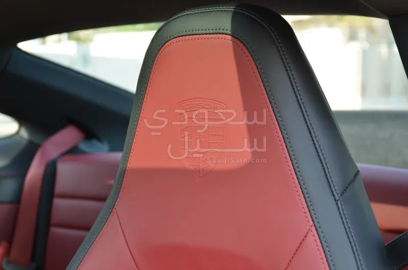 2025 بورش 911 كاريرا