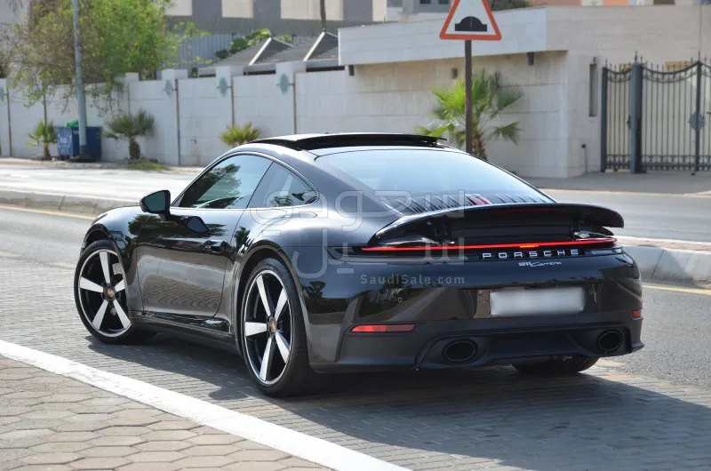 2025 بورش 911 كاريرا