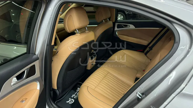 2024 Genesis G 70