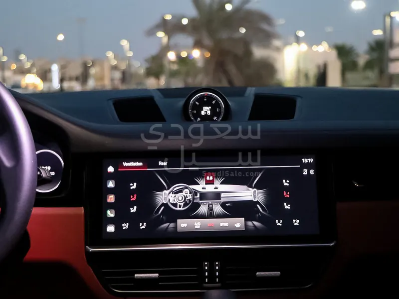 2023 Porsche Cayenne Platinum edition