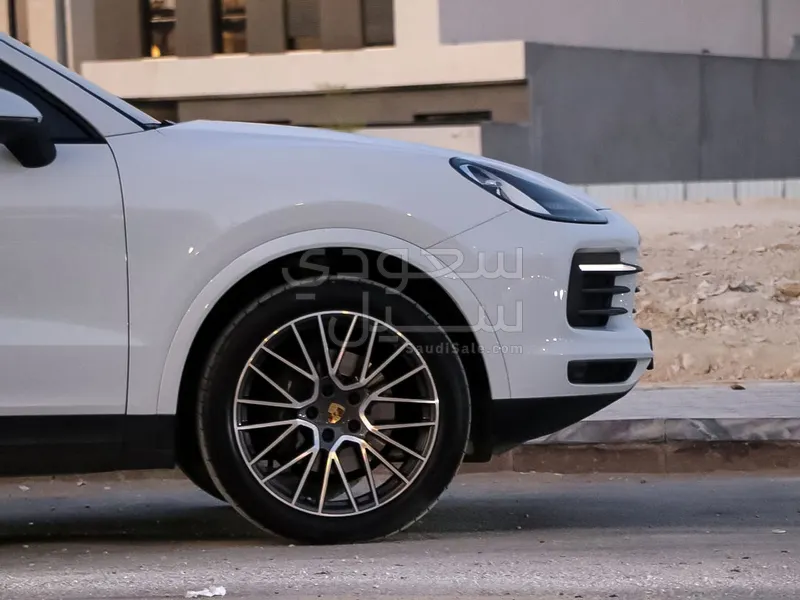 2023 Porsche Cayenne Platinum edition