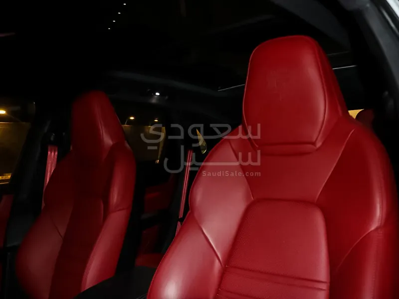 2023 Porsche Cayenne Platinum edition