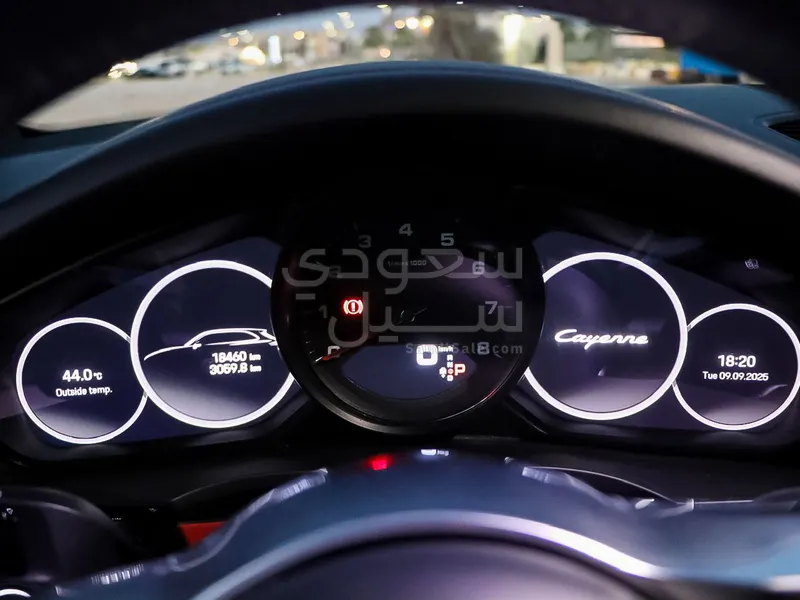 2023 Porsche Cayenne Platinum edition