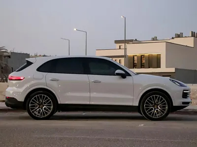 2023 Porsche Cayenne Platinum edition
