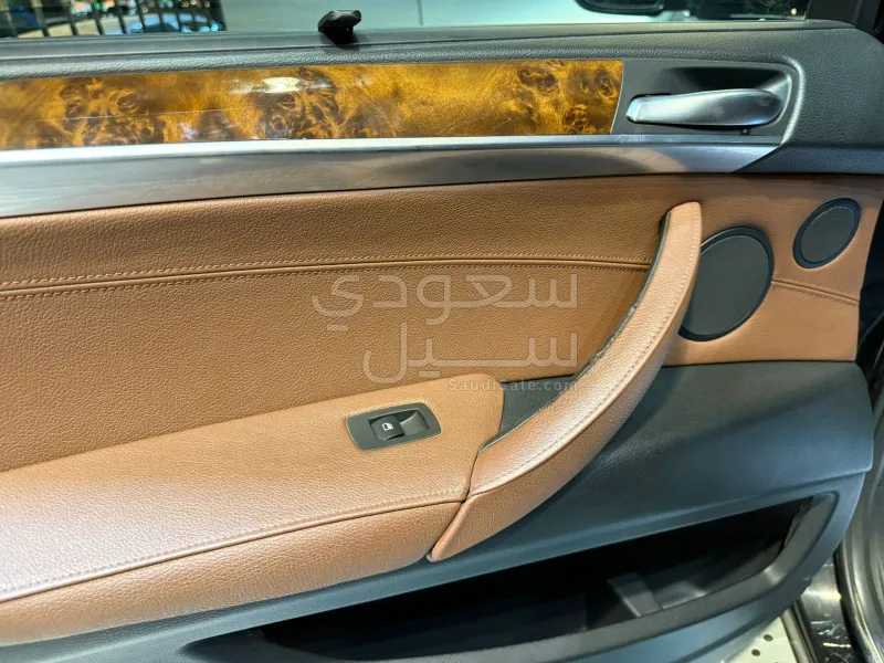 2011 بي ام دبليو الفئة اكس 5