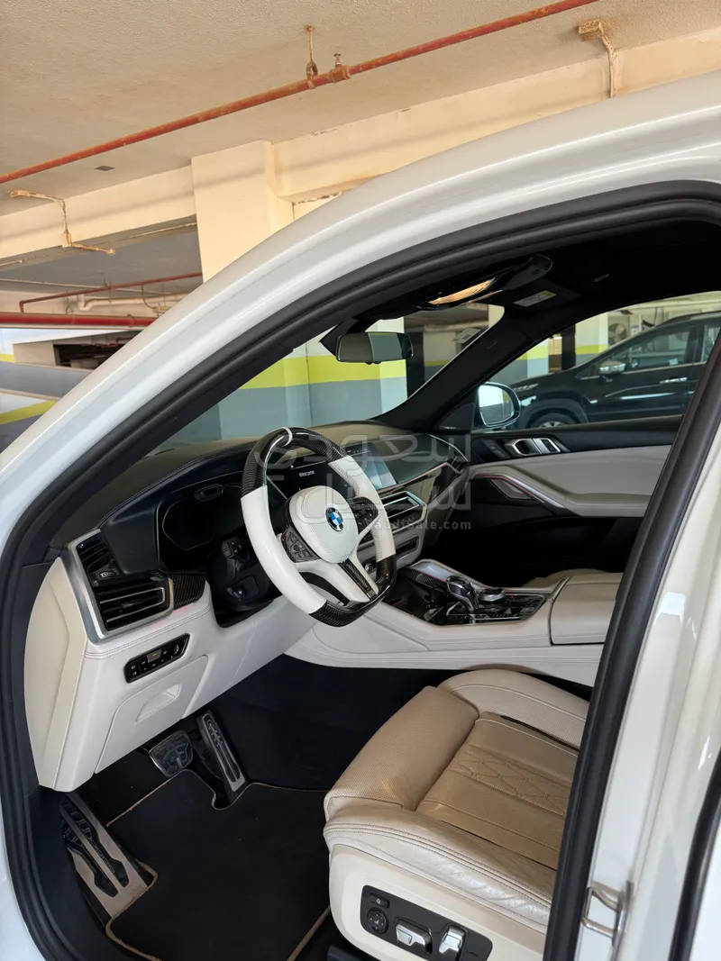 2020 BMW X Series 6 M50i